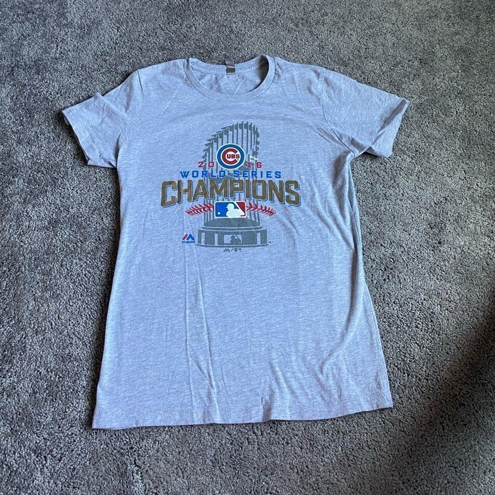 Cubs Tshirt - Women’s L